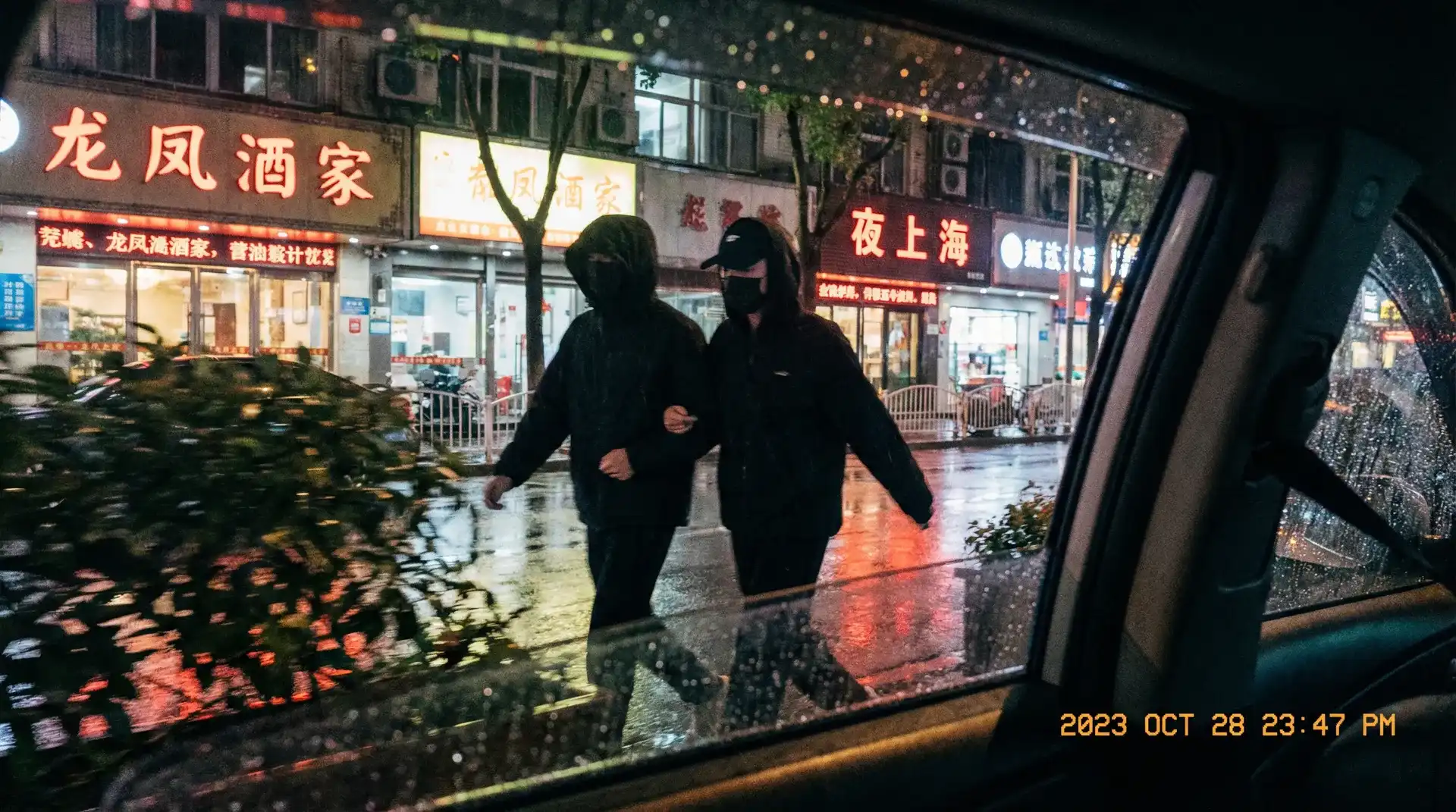 乐玩娱乐app - 顶流明星深夜密会现场抓拍照片